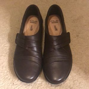 Brown Flat from Clarks. Size 9. Excellent.